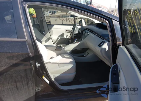 2013 Toyota Prius Two z USA, uszkodzony, nr VIN JTDKN3DU7D5566044